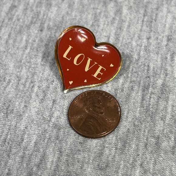 RED HEART LAPEL PIN 1”  Tiny Cute “LOVE” Lapel Hat Tie Tack Badge Valentines Day - Picture 10 of 10